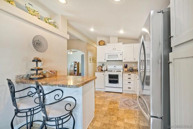 1001 S Hale Ave, Escondido CA: https://media.crmls.org/mediaz/24616120-5f86-4b9b-a2d2-a765a6ee6f79.jpg