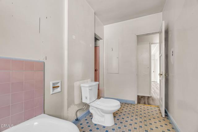 4419 4419 1/2 Corliss Street, Los Angeles CA: https://media.crmls.org/mediaz/24619937-2295-4034-90c7-8fa2113747d8.jpg