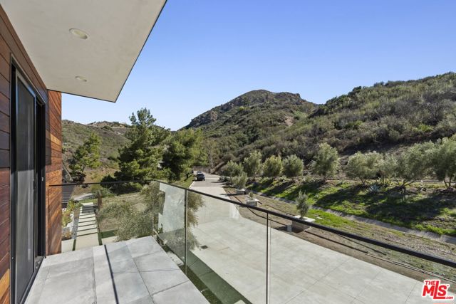 31830 Lobo Canyon, Agoura Hills CA: https://media.crmls.org/mediaz/24619a97-9b5e-4fbf-a006-8188d986a1b5.jpg