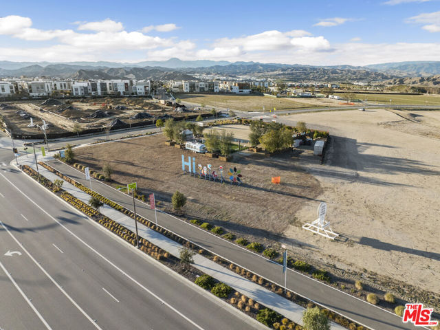 27717 Knoll View Place, Valencia CA: https://media.crmls.org/mediaz/2462d610-0ee8-4278-98c3-0e4fe945d8c7.jpg