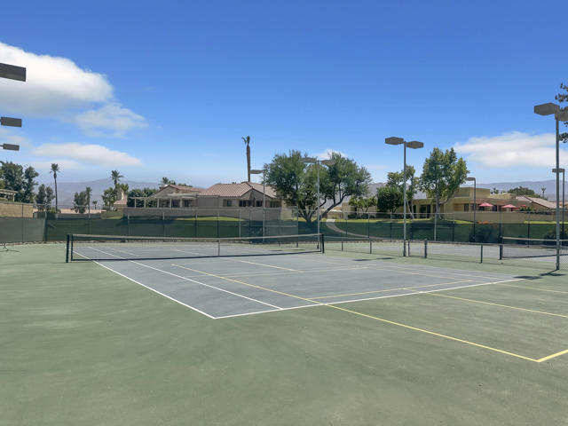 41515 Navarre Court, Palm Desert CA: https://media.crmls.org/mediaz/2462fb2c-1f62-4eda-a7cd-605296c78962.jpg
