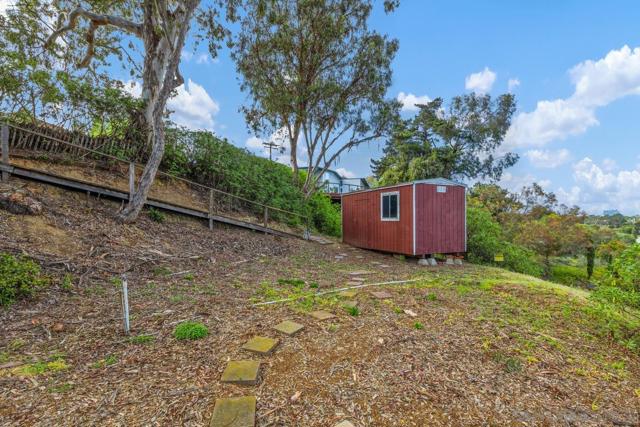 8415 Sugarman Dr, La Jolla CA: https://media.crmls.org/mediaz/2462ff17-7c4f-4672-b0a5-8e34ff4e5d59.jpg