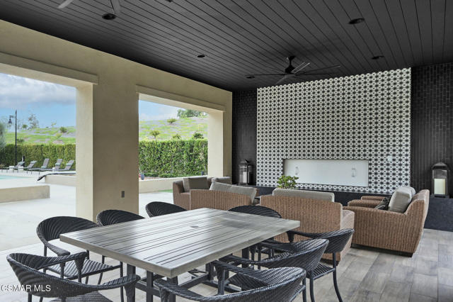 2424 Quartsite Drive, Camarillo CA: https://media.crmls.org/mediaz/24630aa1-6577-4607-ad9e-9d8a9c38585c.jpg
