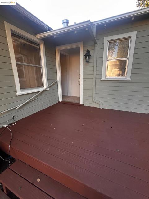 869 Lassen St, Richmond CA: https://media.crmls.org/mediaz/24631e25-3a6c-4490-999e-401fe92d1dd2.jpg