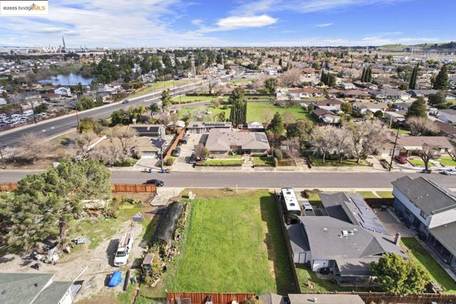 1816 Parsons Ln, Antioch CA: https://media.crmls.org/mediaz/24636d96-f93c-47b0-85c8-90659b730be5.jpg