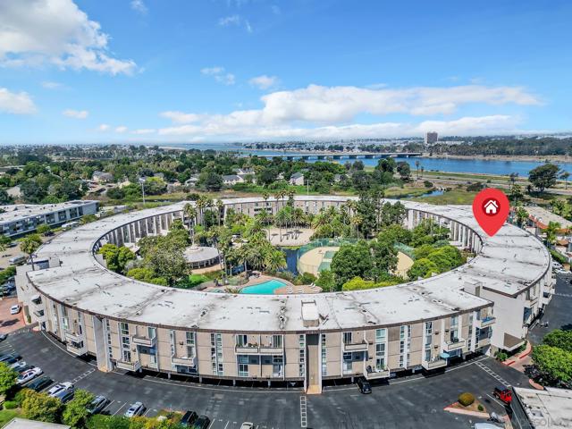 3050 Rue D'Orleans, San Diego CA: https://media.crmls.org/mediaz/2464058c-9af4-4831-b59b-dfa98f13700b.jpg
