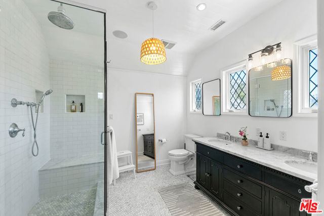 10736 Le Conte Avenue, Los Angeles CA: https://media.crmls.org/mediaz/24643856-03ee-4d85-b87a-a001fae14515.jpg