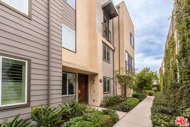 Image 4 of 45 For 516 Imperial Avenue