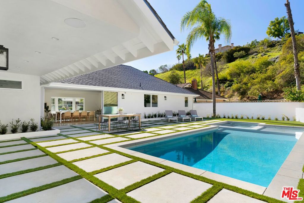 4405 Estrondo Drive — Traditional