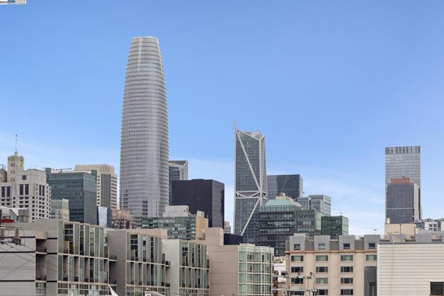 950 Harrison, San Francisco CA: https://media.crmls.org/mediaz/24646788-c78e-427f-8ef6-2441a28fcd15.jpg