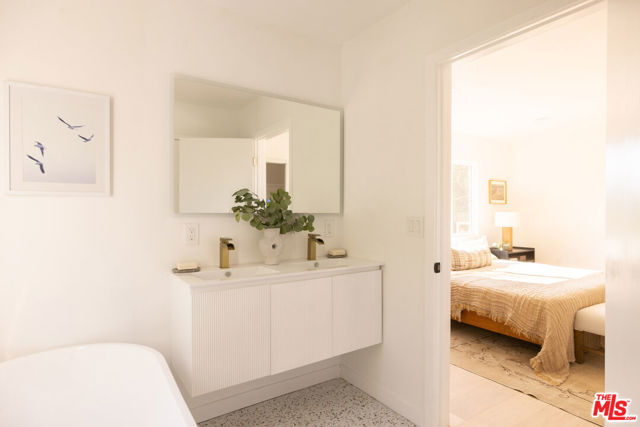 1336 Armadale Avenue, Los Angeles CA: https://media.crmls.org/mediaz/24646a4a-ba46-44f5-8965-a602991270bc.jpg