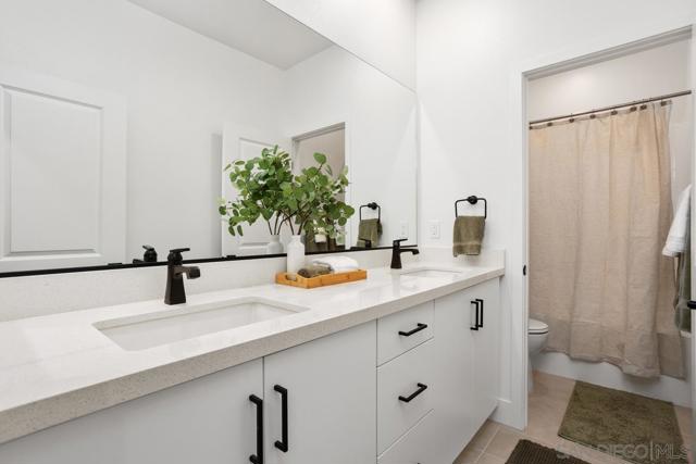 35505 Orchard Trails, Fallbrook CA: https://media.crmls.org/mediaz/24647b74-edf4-4794-bc9d-b9ac3db6c50a.jpg