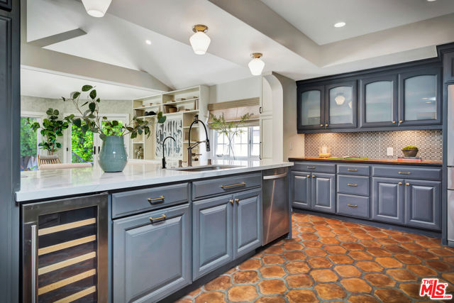 14071 Roblar Road, Sherman Oaks CA: https://media.crmls.org/mediaz/246548d8-cda3-4c21-92f3-f4ceb4603316.jpg