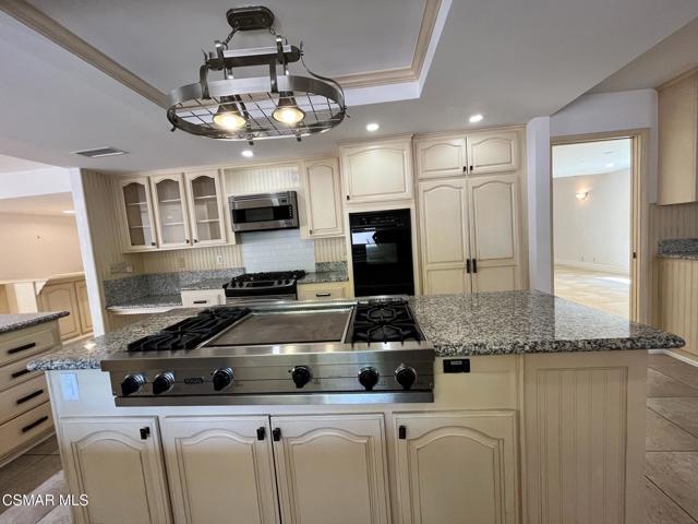 29160 Oakpath Drive, Agoura Hills CA: https://media.crmls.org/mediaz/2465645d-bf5f-4654-a0ec-25b356543f3c.jpg
