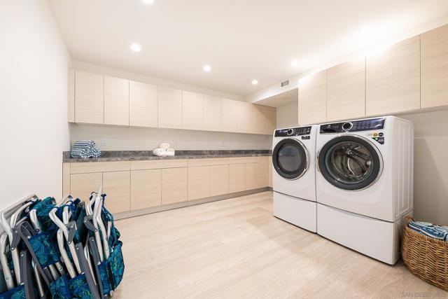 303 Sea Lane, La Jolla CA: https://media.crmls.org/mediaz/2465a035-a0aa-49ca-a890-662630203fa5.jpg