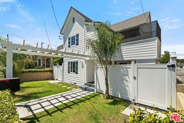 584 W 10th Street, San Pedro CA: https://media.crmls.org/mediaz/2465b12a-119d-4645-b9fa-816340e1f907.jpg
