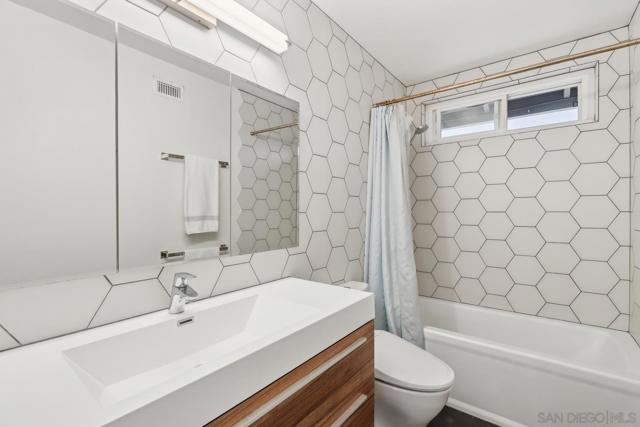 768 Sonrisa Street, Solana Beach CA: https://media.crmls.org/mediaz/246611b2-d577-4765-bcaa-fb17b9355846.jpg