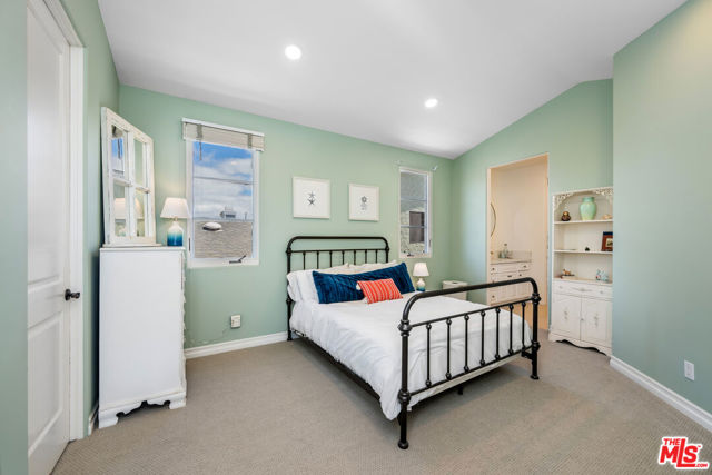 1028 9th Street, Manhattan Beach, California 90266, 5 Bedrooms Bedrooms, ,5 BathroomsBathrooms,Residential,Sold,9th,25532263