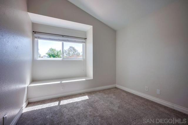 40037 Amberley Cir, Temecula CA: https://media.crmls.org/mediaz/2466de60-e88f-4156-8133-5cc6577be009.jpg