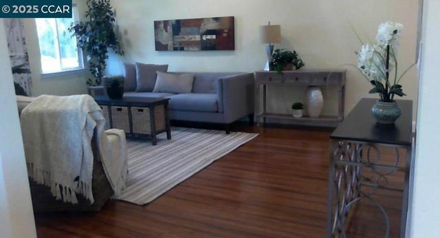 1818 Concord Ct, Concord CA: https://media.crmls.org/mediaz/2466e192-d7e9-416d-a5ba-778b3734ac23.jpg
