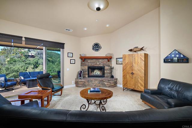 2021 Willow Glen Road, Fallbrook CA: https://media.crmls.org/mediaz/24677800-b5d9-487a-910d-8d0a19d8f166.jpg