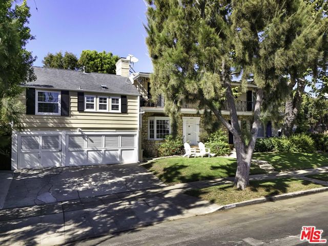 10745 Ohio Avenue, Los Angeles CA: https://media.crmls.org/mediaz/24683abc-3d75-4685-9f0d-fc43c15f2875.jpg