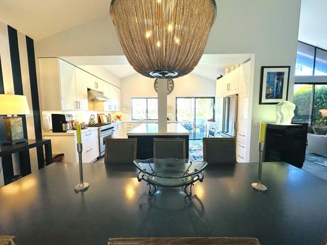 107 Tanglewood Trail, Palm Desert CA: https://media.crmls.org/mediaz/24685350-f161-4658-aed0-b3c73195ef98.jpg