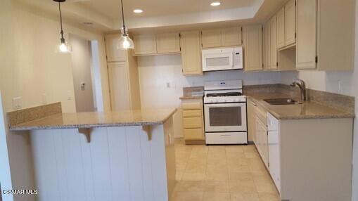 1917 Galway Lane, Newbury Park CA: https://media.crmls.org/mediaz/2468be96-c78a-4b44-ac6d-ee5dbc31b8dc.jpg
