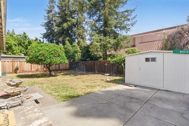 41 Murray Court, Redwood City CA: https://media.crmls.org/mediaz/2468d1d2-2f6e-4895-8e27-6338ea59033d.jpg