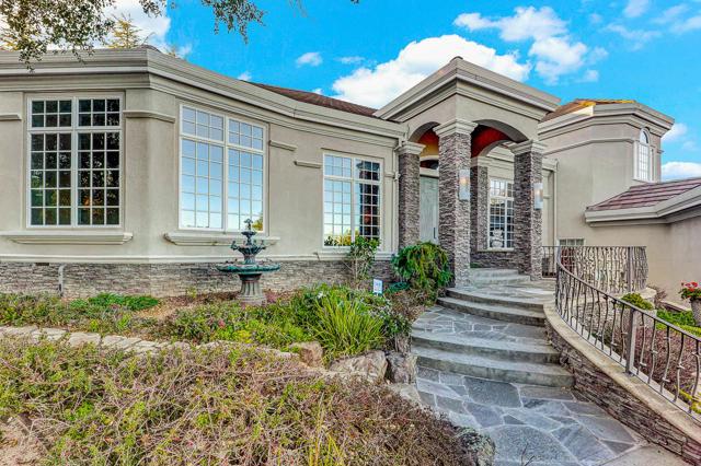 8451 Goldenrod Circle, Gilroy CA: https://media.crmls.org/mediaz/24690928-24c1-48ab-a49b-ac41d1d4add7.jpg