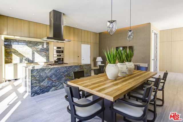 801 S OLIVE Street, Los Angeles CA: https://media.crmls.org/mediaz/24691240-f171-4d58-8b14-31e517790804.jpg