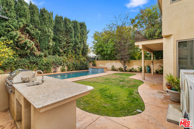 4510 Tyrone Avenue, Sherman Oaks CA: https://media.crmls.org/mediaz/24693e1f-c3cf-435b-b512-42ef29ec9672.jpg