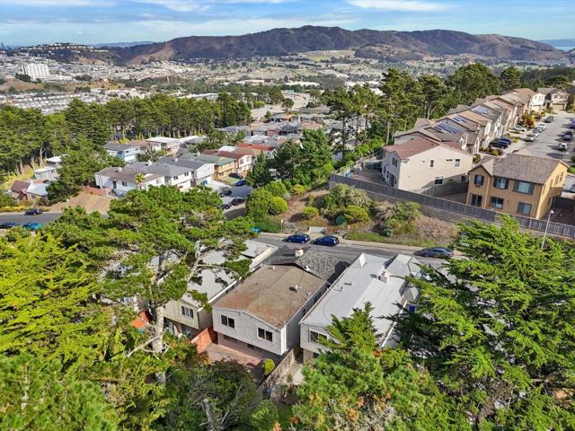 16 Christopher Court, Daly City CA: https://media.crmls.org/mediaz/246971c3-3bcb-44a7-aa69-336cc8d8a713.jpg