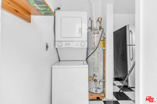 5918 1/2 Willoughby Avenue, Los Angeles CA: https://media.crmls.org/mediaz/2469de25-09ba-4a9f-8c10-39fd5a6b71db.jpg
