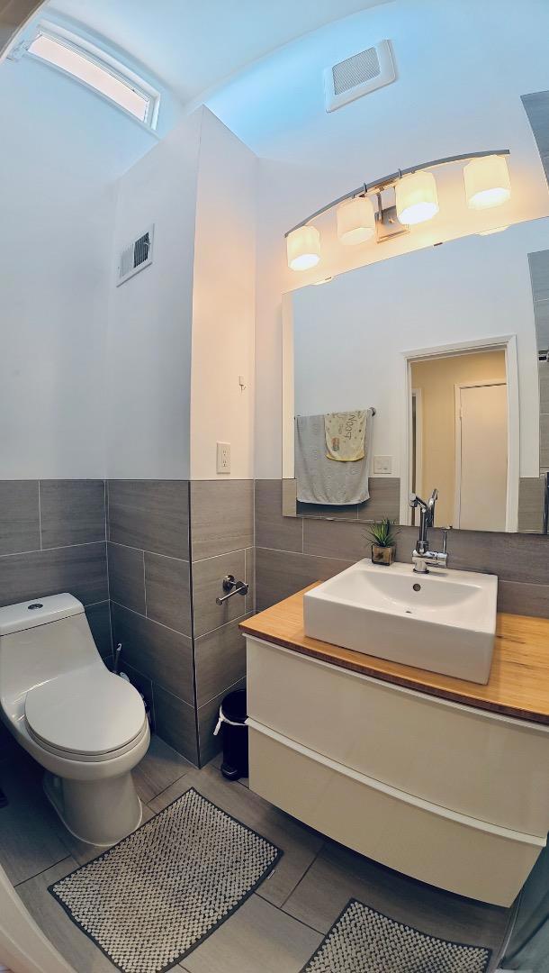 455 Gardenside Avenue, South San Francisco CA: https://media.crmls.org/mediaz/246a0dec-ce74-4c5f-99b1-f11313361bc3.jpg