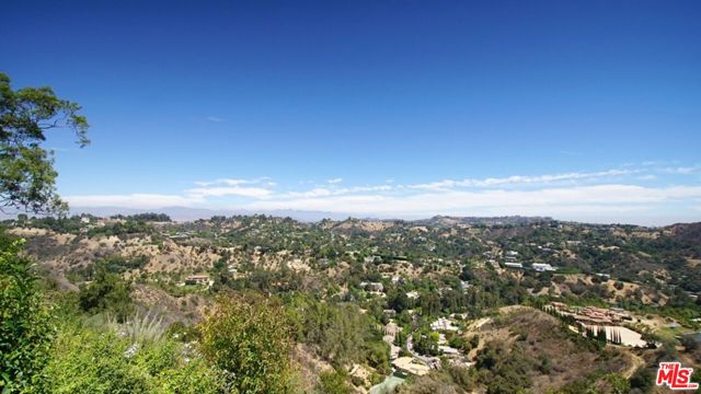 2724 Angelo Drive, Los Angeles CA: https://media.crmls.org/mediaz/246a2c0f-ea72-46f5-985e-49e8f140bf1f.jpg