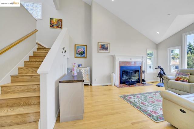 7075 Elverton Dr, Oakland CA: https://media.crmls.org/mediaz/246a4ce8-020b-42d4-b90a-6efb868f7630.jpg