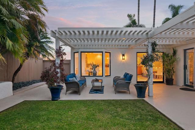 5918 Germaine Lane, La Jolla CA: https://media.crmls.org/mediaz/246ad98a-6760-4349-9875-6ee13a311099.jpg