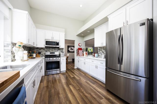 1857 Goldenrod Ln, Vista CA: https://media.crmls.org/mediaz/246aeeb1-7bdc-47d5-a6f6-f619e8bdae67.jpg