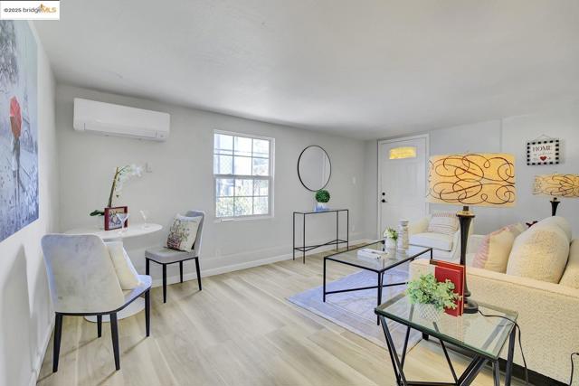 319 S 37Th St, Richmond CA: https://media.crmls.org/mediaz/246b2c9d-092c-454a-b028-c15ba4d6334c.jpg