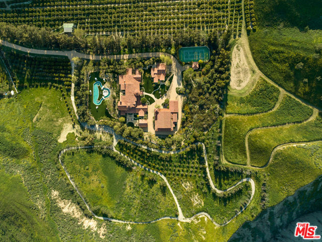 6914 Solano Verde Drive, Somis CA: https://media.crmls.org/mediaz/246b3981-030c-4695-b875-d083afbb3160.jpg