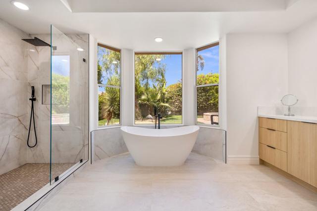 7 King Edward Court, Rancho Mirage CA: https://media.crmls.org/mediaz/246b4633-0c3f-4b06-b466-a973da5a7ce4.jpg