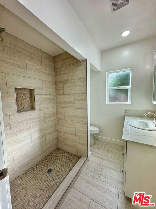 619 Elm Avenue, Inglewood CA: https://media.crmls.org/mediaz/246ba646-e28e-4cf9-a4a9-ddc710e73d2c.jpg