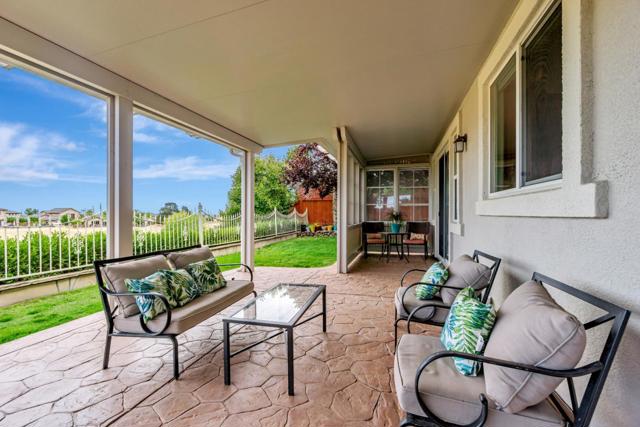 2852 Spanish Bay Drive, Brentwood CA: https://media.crmls.org/mediaz/246baed8-b72f-4c22-bd8c-ff0de2151cb3.jpg