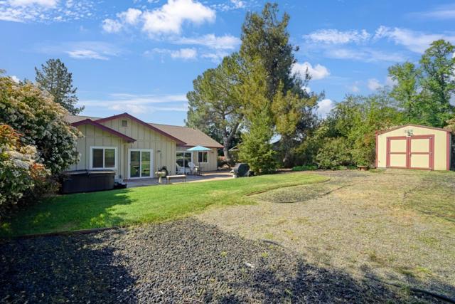 1685 American River Trail,  CA: https://media.crmls.org/mediaz/246bb9e6-421d-4ccf-a918-28aedd36800f.jpg