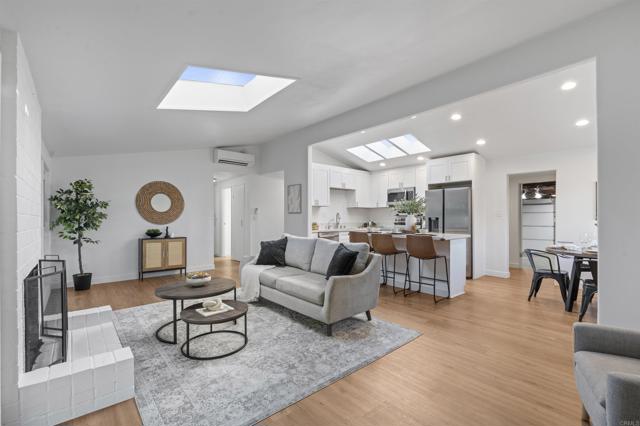 Detail Gallery Image 3 of 35 For 3457 Angwin Dr, San Diego,  CA 92123 - 5 Beds | 2 Baths