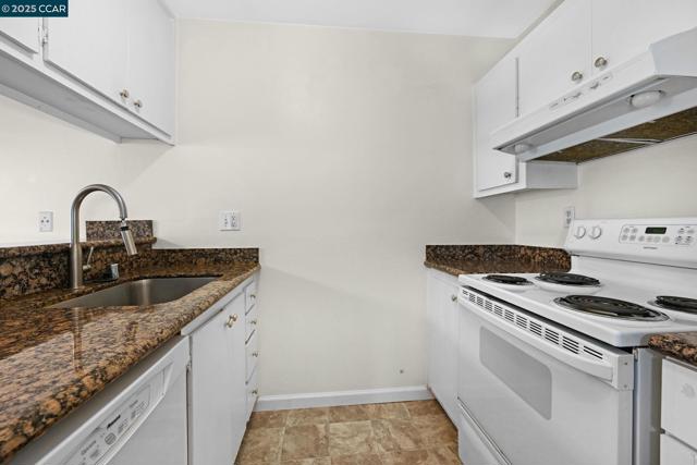 5450 Concord Blvd, Concord CA: https://media.crmls.org/mediaz/246c98a1-c326-4c15-ae30-8d2244500aa5.jpg