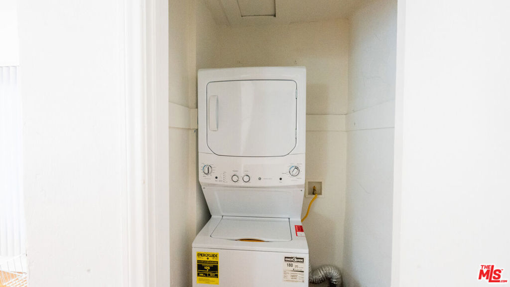 https://media.crmls.org/mediaz/246c9ee4-6ae9-43e3-991d-d23c3948e69e.jpg?preset=X-Large