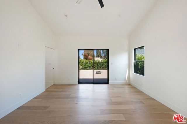 4718 Gaviota Avenue, Long Beach CA: https://media.crmls.org/mediaz/246cbeab-9d4e-47a6-81c9-740a058df361.jpg