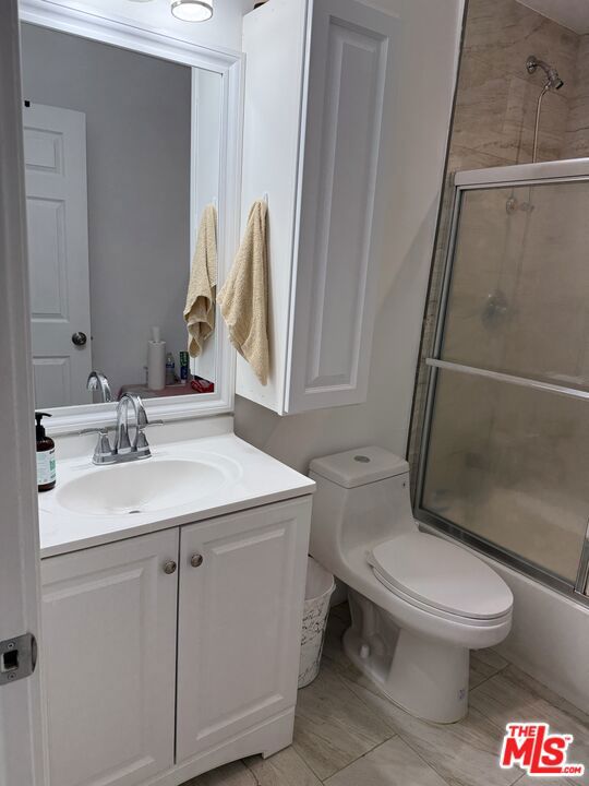 1501 Hartsook Street, Sherman Oaks CA: https://media.crmls.org/mediaz/246d02f0-ce37-4260-b12e-123f0944ce63.jpg